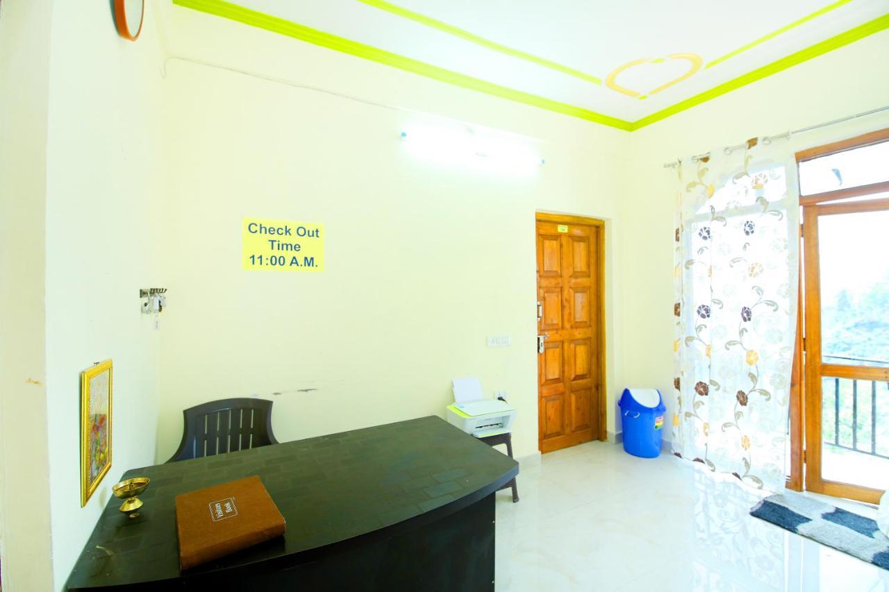 Spot On 37977 Parth Home Stay 穆索里 外观 照片
